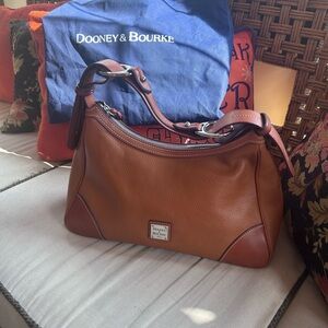 Elegant Brown Leather Handbag never used and in new condition!⭐️⭐️⭐️⭐️⭐️